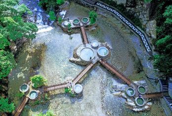 九十九里温泉瀑布景区一日游（含：温泉套票+景区直通车）【专业旅游车队，配备经验丰富的司机。】