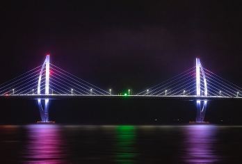 广东珠海珠澳海湾夜游【上门接送+近距离看港珠澳大桥】【在邮轮上可观赏澳门中西合璧的景致，一睹[东方蒙特卡罗]的迷人景色】
