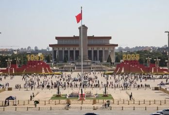 天安门半日活动【升旗仪式/五环内上门接/导游带队】【观看庄严的升旗仪式】