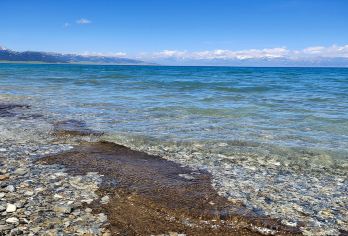 赛里木湖+果子沟一日游【精致小团+多套餐选择+不卡游玩时间】【[核心优势]轻奢小团+伊宁市区免费上门接送+免费接送火车/飞机+五座或七座车型更好乘坐体验】