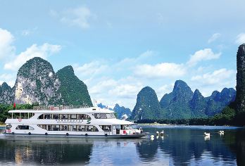 桂林漓江四星游船一日游【市区接送码头/游全景漓江/银子岩】【船游美丽的特色河流之桂林漓江，桂林山水精髓的所在，让您不虚此行！】