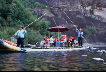 武夷山九曲溪竹筏（商务豪华游10人包排）休闲半日游·专车接送【[独立成团]10人私家团,一单一团不拼团，一团一车不拼车，行程可调,不含导游】