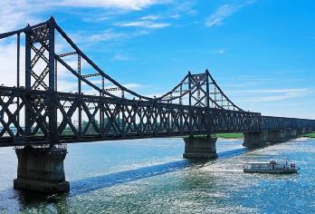 中朝边境+抗馆+虎山长城+安东老街+上河口国门一日活动【[大连起止]多套餐，无坑无自费，游真正断桥 ，含往返高铁票，行程轻松不累；】