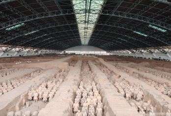 西安秦始皇帝陵博物院(兵马俑)+华清宫+《长恨歌》演出一日游【多种团型可供选择：可选经典团/VIP头等舱团/16人精致团/《长恨歌》/《驼铃传奇》，解锁各种玩法！】