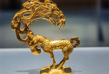 陕西历史博物馆（基础馆+珍宝馆）含深度人工讲解+豪华汉服妆造【[高性价比优选]免预约博物馆+深度讲解含耳麦+豪华汉服体验】