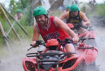 巴厘岛乌布一日游【丛林ATV|阿勇河漂流|网红秋千|SPA】【[玩家级路线]2人起订私家团，全程中文司机专车接送，体验乌布丛林越野及漂流的刺激】