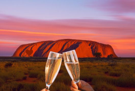 澳大利亚乌鲁鲁卡塔丘塔+日落徒步之旅【瓦帕峡谷丨中文司导】【[专属烂漫]沿卡塔丘塔专属路线伴日落徒步，见证红石峡谷金红光影，沉浸式捕捉乌鲁鲁日落独特浪漫。​】