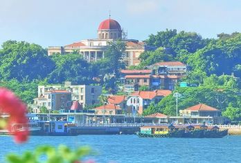 厦门鼓浪屿+万国建筑一日游【可选8人拼小团含菽庄花园】【[景点丰富]探寻神秘岛屿，万国建筑下留念拍照，一个能让你心灵得到释放的地方，一个来了就不想离开的岛屿】