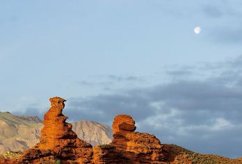 平山湖大峡谷半日游【上午/下午班+上门接送2-6人品质团】【[景区长时间停留]直达景区＋纯玩无购物，满足你对西部荒芜雄壮的想象-----平山湖大峡谷】