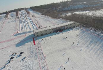 哈尔滨天恒山冰雪运动大世界一日游【三小时/不限时含头盔】【{特色雪场}区位条件优越 自然环境优雅 雪场设施齐全】