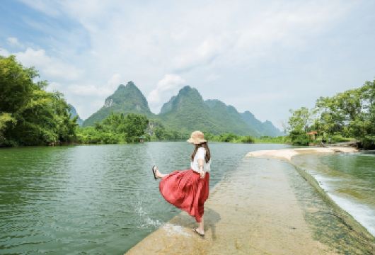 【春节大促】阳朔遇龙河竹筏漂流+桂林千古情一日游【[阳朔精华游]遇龙河竹筏——桂林千古情一日游！】
