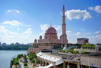 马来西亚吉隆坡热门景点观光 & 黑风洞私人包车一日游【踏上定制的冒险之旅，游览马来西亚行政中心布城，吉隆坡市和标志性的黑风洞】