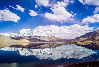 新疆喀什地区帕米尔高原+喀拉库勒湖景区+白沙山白沙湖一日游【旅行社承诺不进购物店 不擦边 景区自由纯玩 报名即成团】