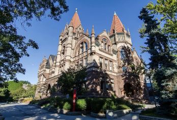 加拿大多伦多卡萨罗马城堡-安大略博物馆【中文专车-舒适纯净】【中文专车出行，景点灵活调整，打卡经典，游玩自己定义，无需等待，专属贴心服务，尽享惬意旅程】