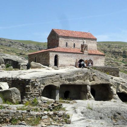 生命之柱主教座堂+乌普利斯齐赫王朝包车一日