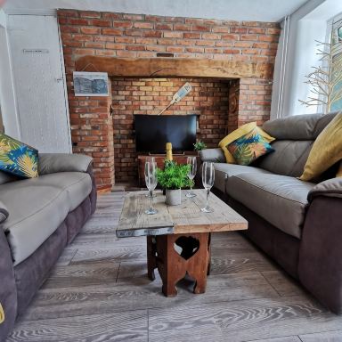 AnchorageWells King and Doubles on Room-Only or the Entire Cottage for 8 with 4 Ensuite Rooms-官方