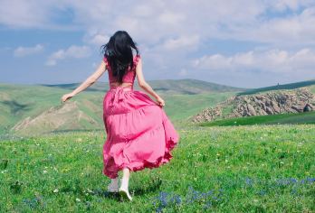 乌兰察布+辉腾锡勒草原+黄花沟旅游区一日游【包车多日定制游】【深度体验草原火山奇观，一次旅程玩转多样地貌；根据您的需求，可多景点多天数定制线路】