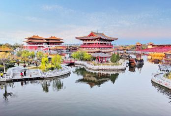 开封清明上河园+汴梁小宋城+开封包公祠一日游【郑州发团】