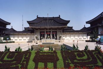 陕西历史博物馆半日游【含门票+趣味深度讲解+蓝牙耳机】【陕西历史博物馆为实名制预约的免费门票.，本产品为讲解套餐产品.费用包含基础门票.无线耳机.介意者勿拍】