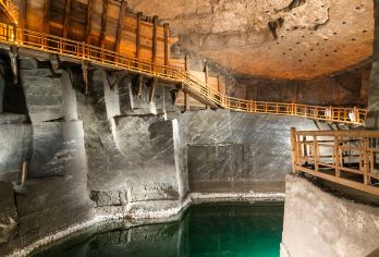捷克克拉科夫维利奇卡盐矿一日游【门票全含+官导+英文导游】【@门票全含免排队 @当地出发时间前48小时前取消，全额退款。@中文客服】