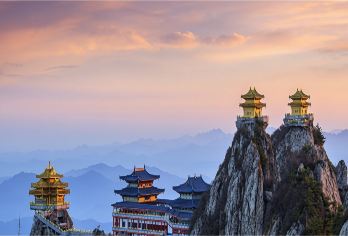 【洛阳出发】老君山一日游（含门票+直达索道口+晚班看亮灯）【优秀导游贴心服务，当地旅游大巴，安心出行】