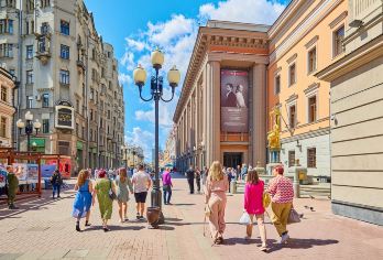 俄罗斯莫斯科包车一日游 特列季亚科夫画廊+普希金博物馆【在特列季亚科夫画廊欣赏较完整的俄罗斯绘画瑰宝；在阿尔巴特街感受莫斯科的文艺气息与市井生活。】