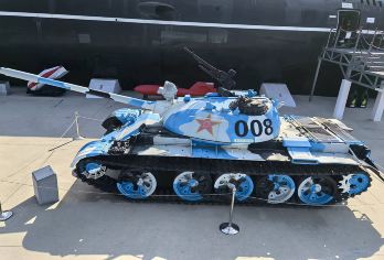 大连潜艇博物馆+闯关东影视基地一日活动·私家团·巡航模拟体验【[精选行程]：开车直达白玉山，不换乘，真实还原上世纪四五十年代的风貌，欣赏民国时期的特色建筑】