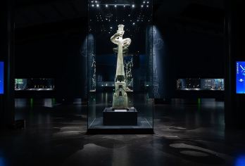 熊猫基地+三星堆一日游【含门票·大咖精讲·纯玩·三环内接送】【[深度游玩]2-8人精品小团，舒适旅途，轻松畅玩!】