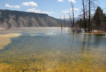美国黄石国家公园泥浆火山一日游/行程可调-可定制多日游【精选热门景点，高效游玩不走回头路，深度了解文化内涵，贴心服务保障，轻松享受旅程，性价比超高的旅行。】