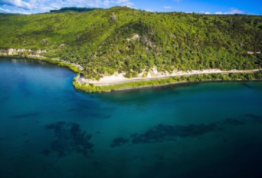 清澈蓝泉水/地热公园奇观/陶波湖观赏胡卡瀑布：奥克兰拼团出发【精品小团，奥克兰市区酒店，中文司导，上门接送】