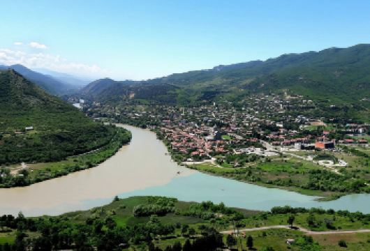 日瓦利水库+古道里观景台+阿娜努日要塞+阿拉格维+圣三一教堂【精品包车，私享空间，上门接送，轻松出行】