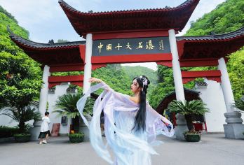 三峡大瀑布【可选上/下午班/车位，含门票+接送往返车】【出行无忧，天天发团，可选上/下午团】