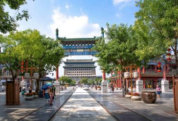 前门大街+梨园剧场+798艺术区一日游【[京剧演出]经典剧目常演不衰，能让观众领略到京剧的独特魅力！感受老北京戏园子的氛围】