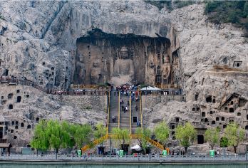 嵩山少林寺+龙门石窟一日游【好评9千+|获服务标杆奖】【[高性价比]连续8年发团量第一行业领先，获“携程高质量服务奖”“携程服务标杆奖”等奖项实力的证明。】