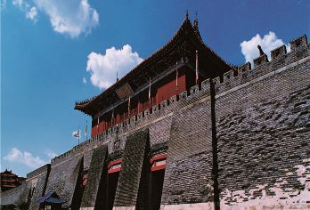 泰山风景区+岱庙一日游【导游趣味讲解+私家团+一单一团】【[优秀向导]向导趣味讲解，让历史不再枯燥，大众景点小众式游览】