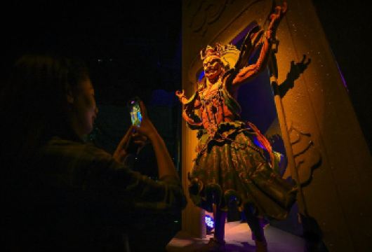 莫高窟+鸣沙山月牙泉+乐动敦煌一日游【送骆驼公仔】【敦煌市区内各大酒店免费接送！】