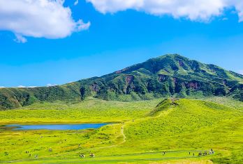 福冈丨日本九州阿苏山&高千穗＆草千里＆一日游【近距离探访活火山阿苏山，漫步草千里如茵草原，感受地球磅礴生命力。】