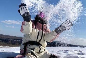 新疆乌鲁木齐丝绸之路山地度假区滑雪场一日游【往返直通车】【三个集合点，三个返回点，铁路局/沙区人民政府/七一酱园任选】