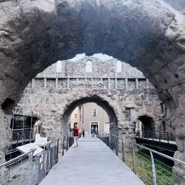 包车畅游费尼斯城堡+奥斯塔古城+库马约尔+滑雪场