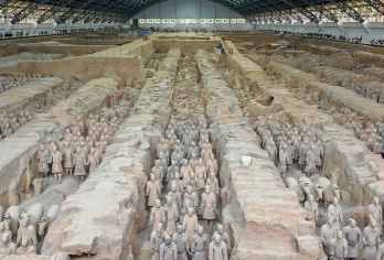 秦始皇帝陵博物院(兵马俑)+华清宫一日游【升小团+汉服妆造】【[无忧出行]市区三环内全资旅游巴士上门接，省去寻路苦恼 可选晚出发】