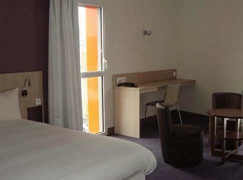 Nuaille酒店住宿-The Originals Access Hotel Cholet Train Station, Cholet