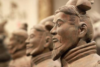 【菲菲自营·纯玩无自费】兵马俑+丽山园+华清宫8人团一日游️【350W粉丝文旅博主[西安凌菲菲]监制，产品更人性！9点晚出发，睡到自然醒，美味午餐百年同盛祥泡馍！】