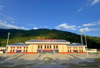 九寨沟沟口-黄龙九寨高铁丨动车站丨快速直通车丨5-9座车票【自由行推荐，没有任何隐形消费，行程轻松，出行方便。】