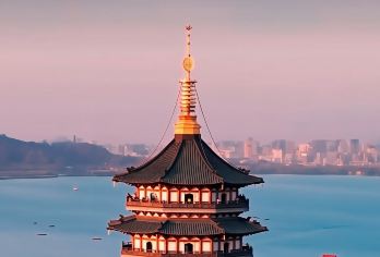 雷峰塔+西湖+西湖游船+苏堤半日游/人工讲解/门船票一价全含【品质保证：西湖+雷峰塔品质甄选半日游，杭州资深导游人工深度讲解，可预订独立私家包团。】