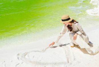 察尔汗盐湖半日游【封顶8人小团•纯玩无购物】【1，达人带队，精选线路，深度体验，创新玩法，贴心管家，摄影帮手，路上美景随走随停！】