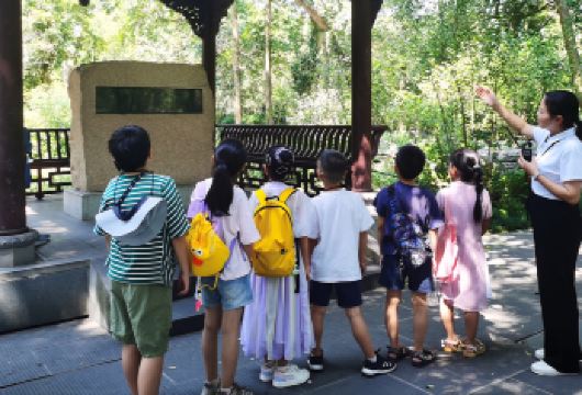 杜甫草堂半日游【门票+亲子研学 诗中寻梦，学中成长】【[沉浸式感受诗圣情怀]漫步草堂园林，诵读杜甫诗作，感受忧国忧民的家国情怀】