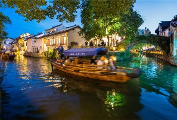 苏州周庄一日游【优选大促•一价全含•含游船•含演出】【[行程•亮点 ]纯玩无忧|流水发车|多班次多种线路任选|一站直达|5小时超长景区游览。】