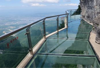 明堂山一日游【含门票景交 纯玩无购物 5D玻璃桥等你来挑战】【体验高空U型玻璃栈道】