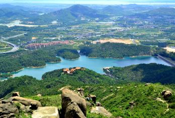 黄杨山一日游【【城市dian峰】登珠海第一峰——黄杨山】【黄杨山风景幽雅，登高远眺，珠江三大出海口尽收眼底。】