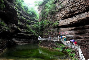 林州红旗渠一日活动【包车游】包车时间自由，安阳市区上门接送】【参观人工天河、当代的万里长城、世界第八大奇迹”的红旗渠 ！】